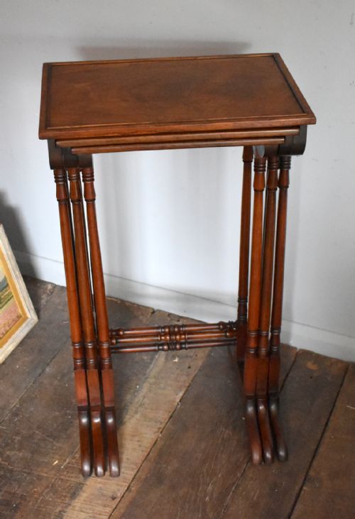 VICTORIAN ROSEWOOD NEST OF THREE TABLES - ADDITIONAL PHOTO 9