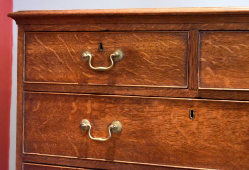 GEORGIAN OAK CHEST OF DRAWERS - ADDITIONAL PHOTO 1