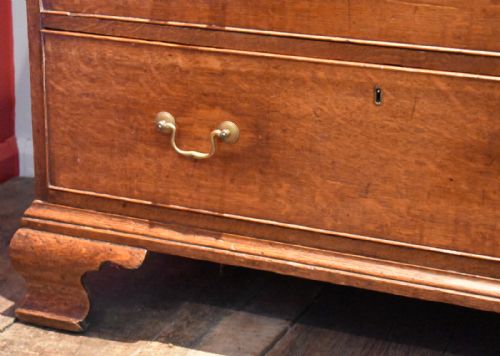 GEORGIAN OAK CHEST OF DRAWERS - ADDITIONAL PHOTO 3