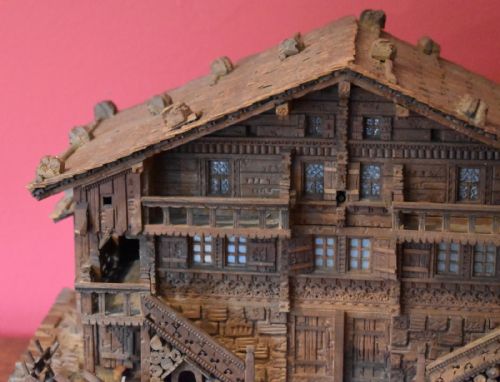 SUPERB BLACK FOREST CARVING CHALET JEWELLERY BOX - ADDITIONAL PHOTO 1