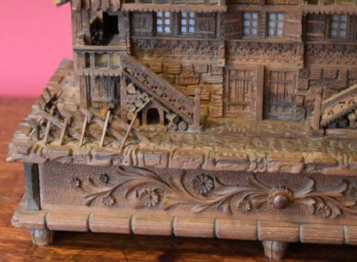 SUPERB BLACK FOREST CARVING CHALET JEWELLERY BOX - ADDITIONAL PHOTO 2