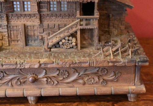 SUPERB BLACK FOREST CARVING CHALET JEWELLERY BOX - ADDITIONAL PHOTO 3