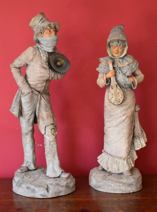 PAIR OF TERRACOTTA FIGURES OF MUSICIANS - ADDITIONAL PHOTO 1