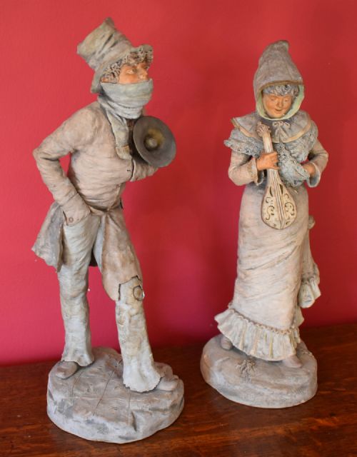PAIR OF TERRACOTTA FIGURES OF MUSICIANS - ADDITIONAL PHOTO 2