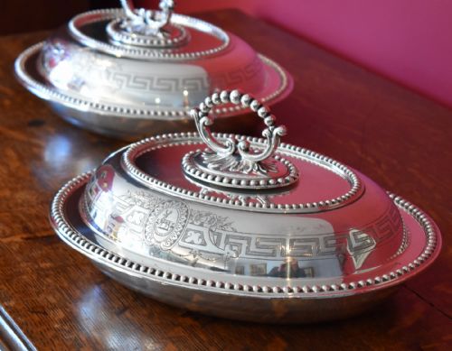 PAIR OF FINE QUALITY SILVER PLATED ENTREE DISHES - ADDITIONAL PHOTO 1