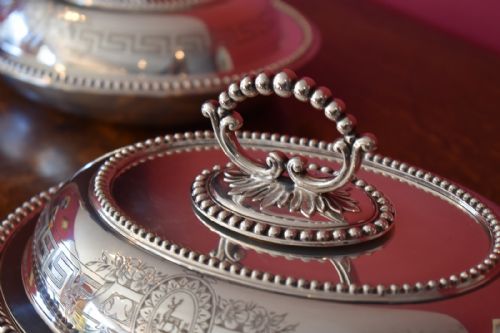 PAIR OF FINE QUALITY SILVER PLATED ENTREE DISHES - ADDITIONAL PHOTO 3