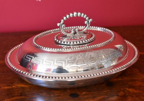 PAIR OF FINE QUALITY SILVER PLATED ENTREE DISHES - ADDITIONAL PHOTO 5