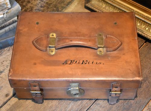 FINE AND UNUSUAL SMALL LEATHER SUITCASE - ADDITIONAL PHOTO 1