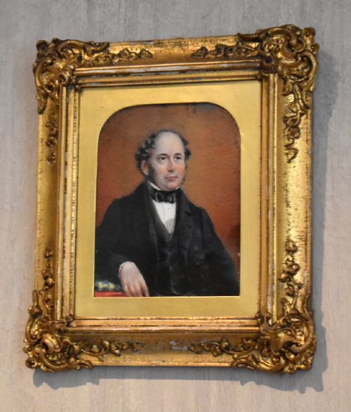 A FINE SET OF THREE FAMILY MINIATURES - ADDITIONAL PHOTO 4