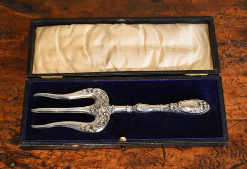 edwardian silver bread fork in case - CATEGORY: ANTIQUE SILVER - DATED EDWARDIAN