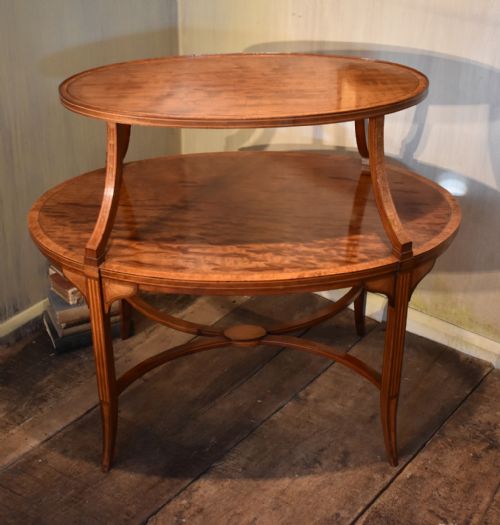 FINE FIDDLEBACK MAHOGANY ETAGERE TABLE - ADDITIONAL PHOTO 4