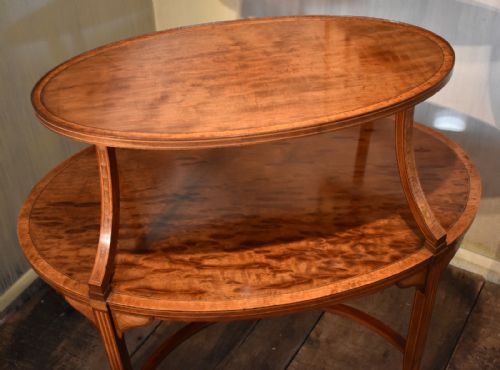 FINE FIDDLEBACK MAHOGANY ETAGERE TABLE - ADDITIONAL PHOTO 5