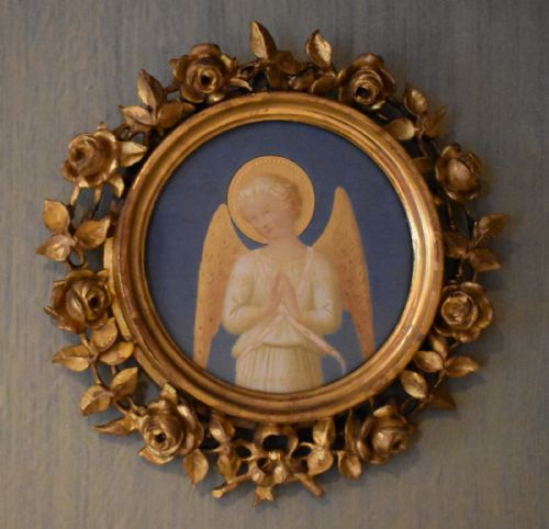 ANGEL PAINTING AFTER FRA ANGELICO IN GILTWOOD FRAME - ADDITIONAL PHOTO 1