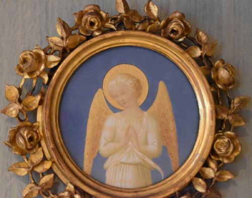 ANGEL PAINTING AFTER FRA ANGELICO IN GILTWOOD FRAME - ADDITIONAL PHOTO 6