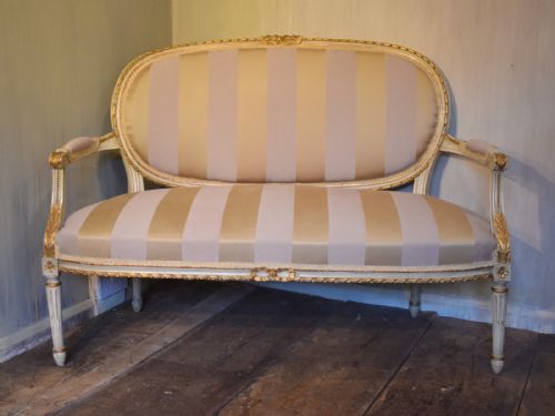 FINE SMALL PAINTED AND GILDED SOFA - ADDITIONAL PHOTO 2