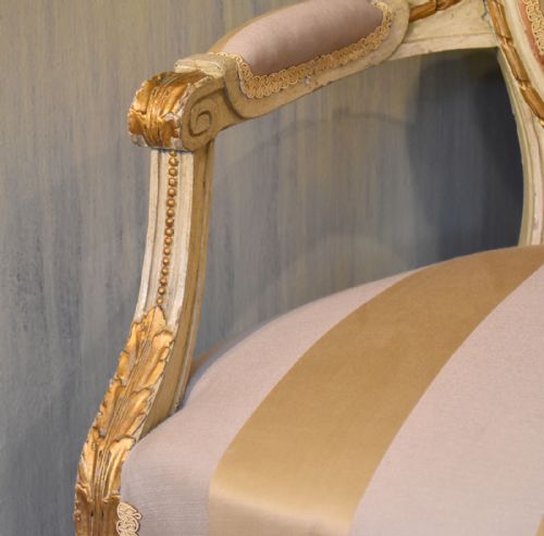 FINE SMALL PAINTED AND GILDED SOFA - ADDITIONAL PHOTO 3