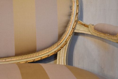 FINE SMALL PAINTED AND GILDED SOFA - ADDITIONAL PHOTO 6