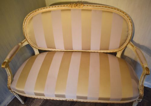 FINE SMALL PAINTED AND GILDED SOFA - ADDITIONAL PHOTO 7