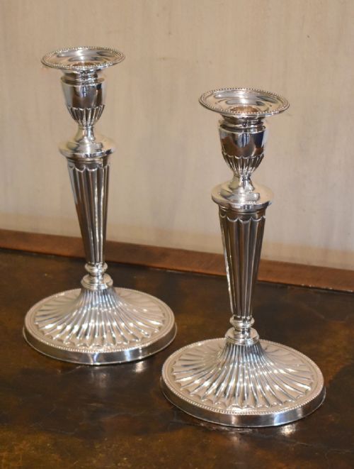 FINE QUALITY PAIR OF SILVER PLATE CANDLESTICKS - ADDITIONAL PHOTO 1