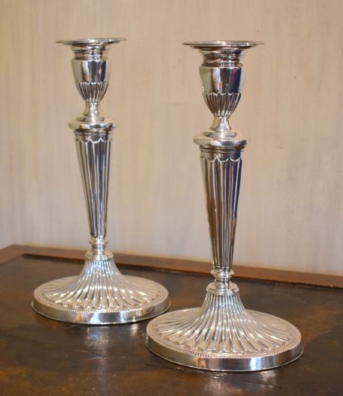 FINE QUALITY PAIR OF SILVER PLATE CANDLESTICKS - ADDITIONAL PHOTO 2