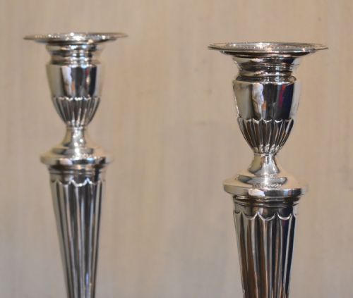 FINE QUALITY PAIR OF SILVER PLATE CANDLESTICKS - ADDITIONAL PHOTO 3