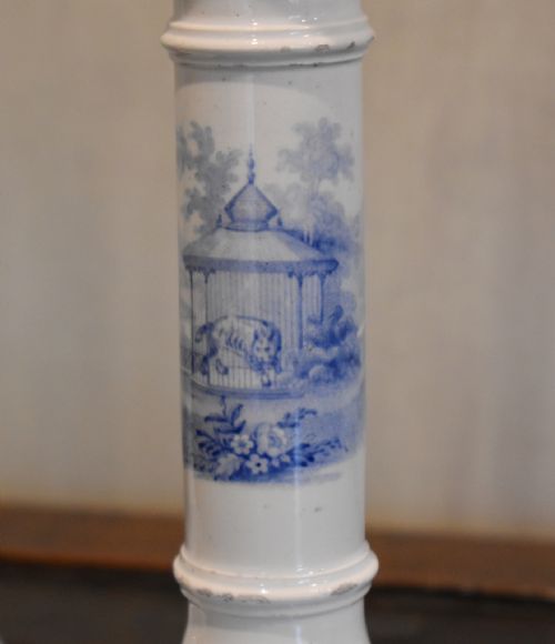 UNUSUAL PAIR OF BLUE AND WHITE CANDLESTICKS - ADDITIONAL PHOTO 1