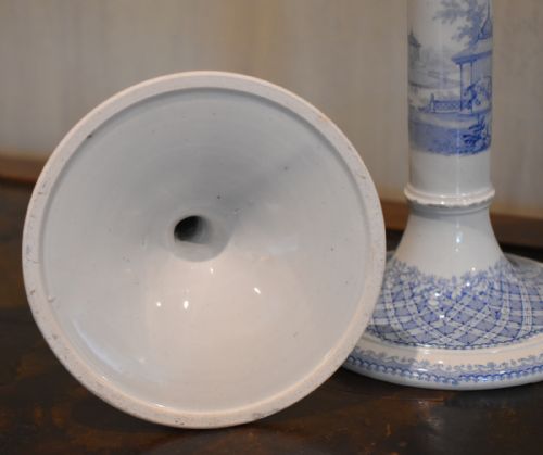 UNUSUAL PAIR OF BLUE AND WHITE CANDLESTICKS - ADDITIONAL PHOTO 6