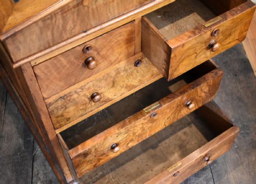 FINE QUALITY FIGURED WALNUT PEDESTAL DAVENPORT DESK - ADDITIONAL PHOTO 5