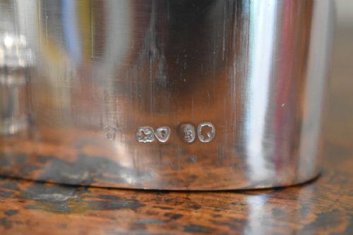 FINE EARLY VICTORIAN SOLID SILVER HIP FLASK - ADDITIONAL PHOTO 4