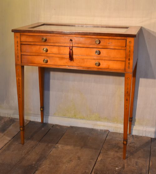 late georgian satinwood bijouterie table - CATEGORY: ANTIQUE TABLES - DATED 19TH CENTURY