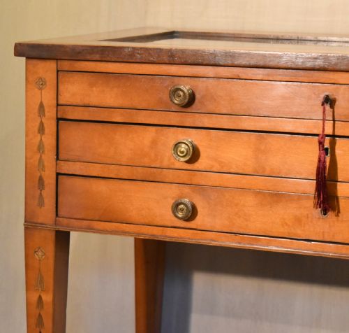 LATE GEORGIAN SATINWOOD BIJOUTERIE TABLE - ADDITIONAL PHOTO 2