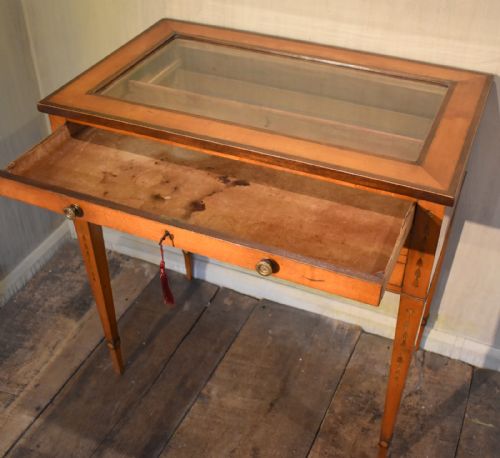 LATE GEORGIAN SATINWOOD BIJOUTERIE TABLE - ADDITIONAL PHOTO 8