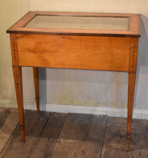 LATE GEORGIAN SATINWOOD BIJOUTERIE TABLE - ADDITIONAL PHOTO 10