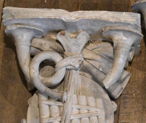 SET OF THREE GEORGIAN PLASTER WALL BRACKETS - ADDITIONAL PHOTO 3