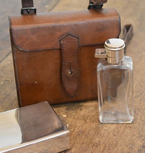 SUPERB HUNTING SET FROM HARRODS OF LONDON - ADDITIONAL PHOTO 1
