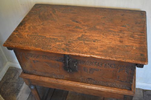 ITALIAN RENAISSANCE CEDAR BOX ON LATER STAND - ADDITIONAL PHOTO 3