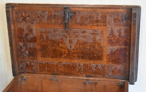 ITALIAN RENAISSANCE CEDAR BOX ON LATER STAND - ADDITIONAL PHOTO 5
