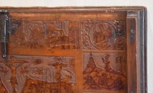 ITALIAN RENAISSANCE CEDAR BOX ON LATER STAND - ADDITIONAL PHOTO 7