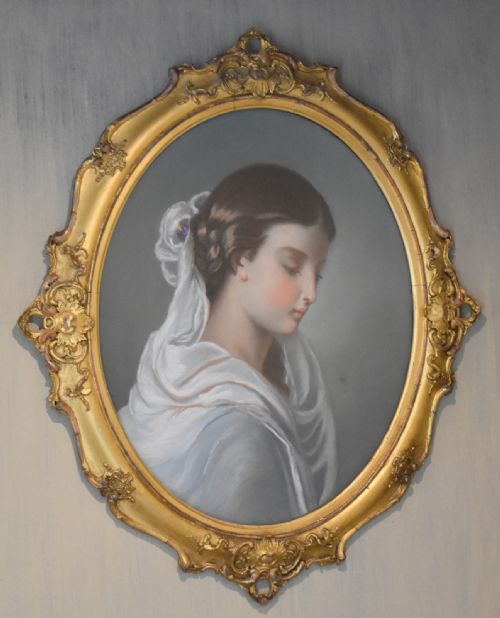 FINE VICTORIAN OVAL PASTEL PORTRAIT OF A LADY - ADDITIONAL PHOTO 3