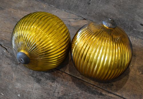 PAIR OF LARGE GLASS WITCHES BALLS - ADDITIONAL PHOTO 4