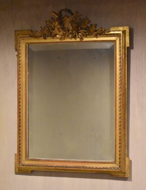 fine quality gilt wall mirror with musical motifs - CATEGORY: ANTIQUE MIRRORS - DATED 1870
