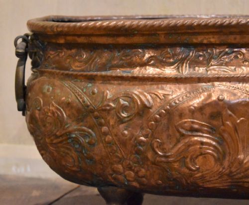 LARGE COPPER WINE CISTERN OR COOLER - ADDITIONAL PHOTO 1