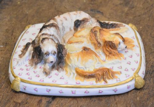 porcelain group of spaniels on a cushion - CATEGORY: ANTIQUE CERAMICS - DATED 1890