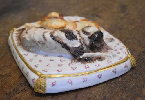 PORCELAIN GROUP OF SPANIELS ON A CUSHION - ADDITIONAL PHOTO 4