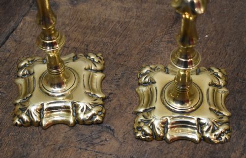 PAIR OF GEORGIAN BRASS CANDLESTICKS - ADDITIONAL PHOTO 1