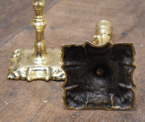 PAIR OF GEORGIAN BRASS CANDLESTICKS - ADDITIONAL PHOTO 4