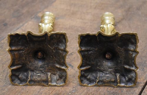 PAIR OF GEORGIAN BRASS CANDLESTICKS - ADDITIONAL PHOTO 5