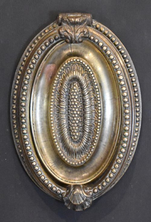 A FINE AND LARGE GEORGIAN DOOR KNOCKER - ADDITIONAL PHOTO 1