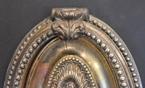 A FINE AND LARGE GEORGIAN DOOR KNOCKER - ADDITIONAL PHOTO 2