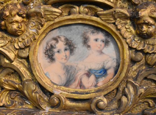UNUSUAL TRIPTYCH OF WATERCOLOUR MINIATURES IN CARVED GILTWOOD FRAME - ADDITIONAL PHOTO 4